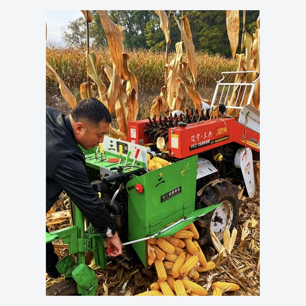 4ZY-1 single-row corn harvester